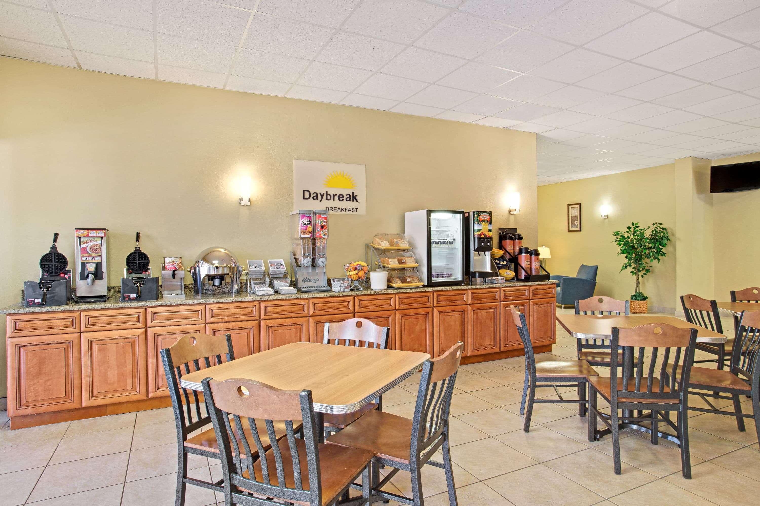 Days Inn By Wyndham Orlando Airport Florida Mall Williamsburg Экстерьер фото