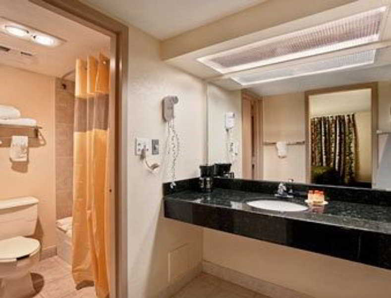 Days Inn By Wyndham Orlando Airport Florida Mall Williamsburg Номер фото
