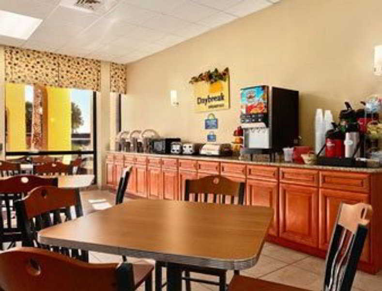 Days Inn By Wyndham Orlando Airport Florida Mall Williamsburg Ресторан фото