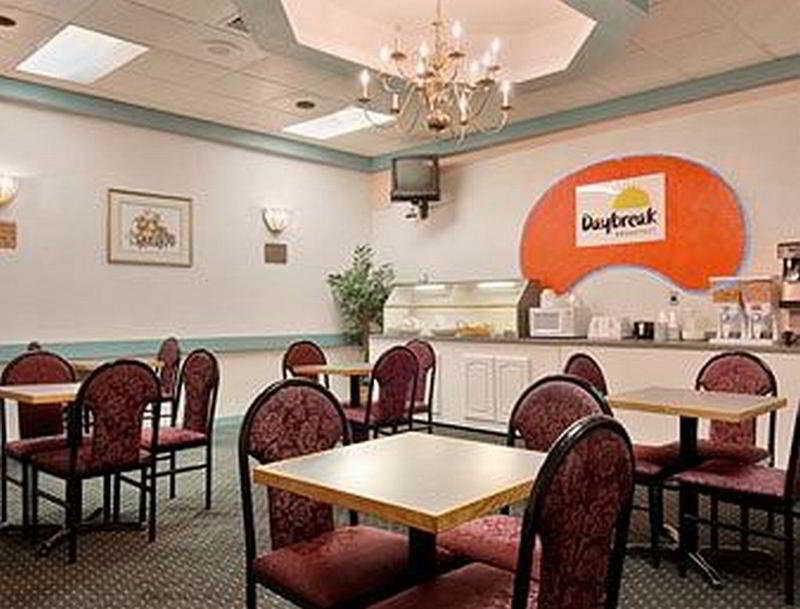 Days Inn By Wyndham Orlando Airport Florida Mall Williamsburg Ресторан фото